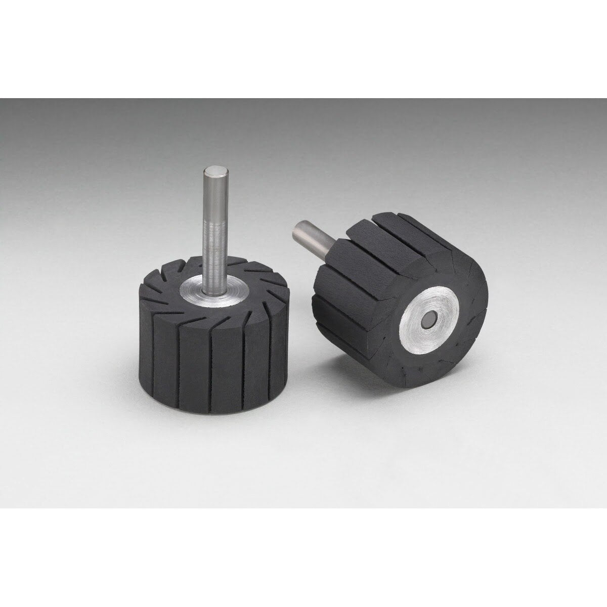 3M 77718 Rubber Slotted Expander Wheel, 1-1/2 in x 1 in 1/4 Diameter Shank (7000120411)