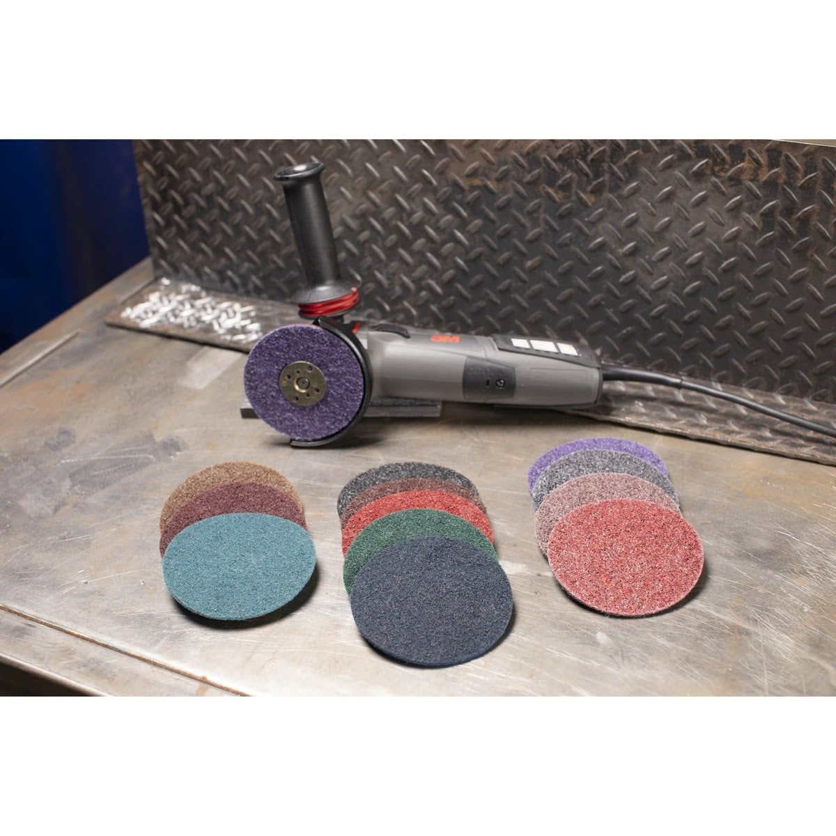 3M HD-DH Scotch-Brite Precision Heavy Duty Surface Conditioning Disc, Extra Coarse 80+, 7 in x 7/8 in (7100358899) (25 Pack) - 5