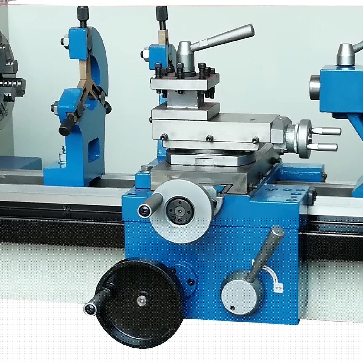 Baileigh Industrial BA9-1228215 PL-1022VS-V2 10" x 22" Variable Speed Bench Top Lathe with DRO - 3