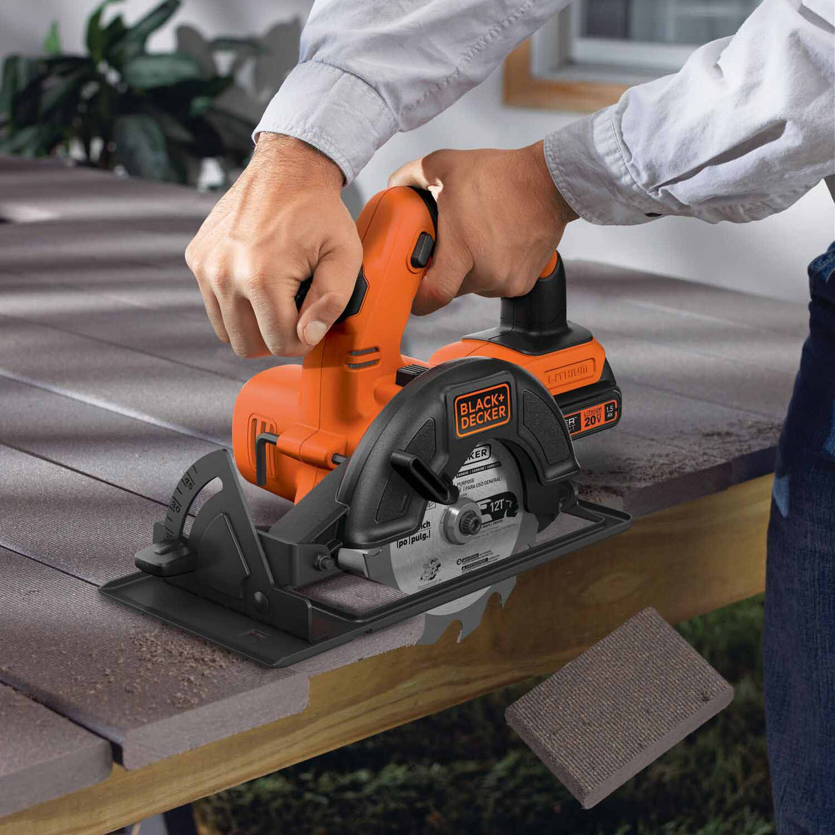 Black & Decker BDCCS20C 20V MAX* Variable Speed Cordless Circular Saw - 5