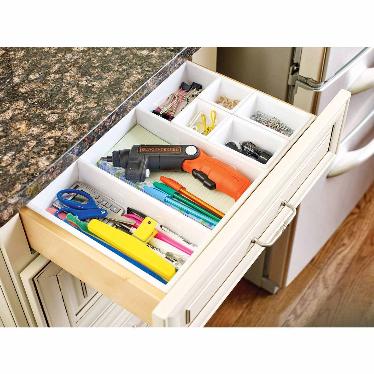 Black & Decker BDCSFL20C 4V MAX Lithium Ion LightDriver Cordless Screwdriver - 11