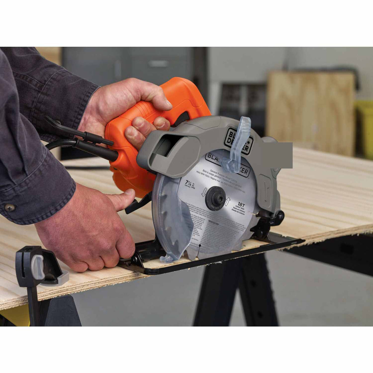 Black & Decker BDECS300C 13-Amp 7-1/4-in Corded Circular Saw - 6