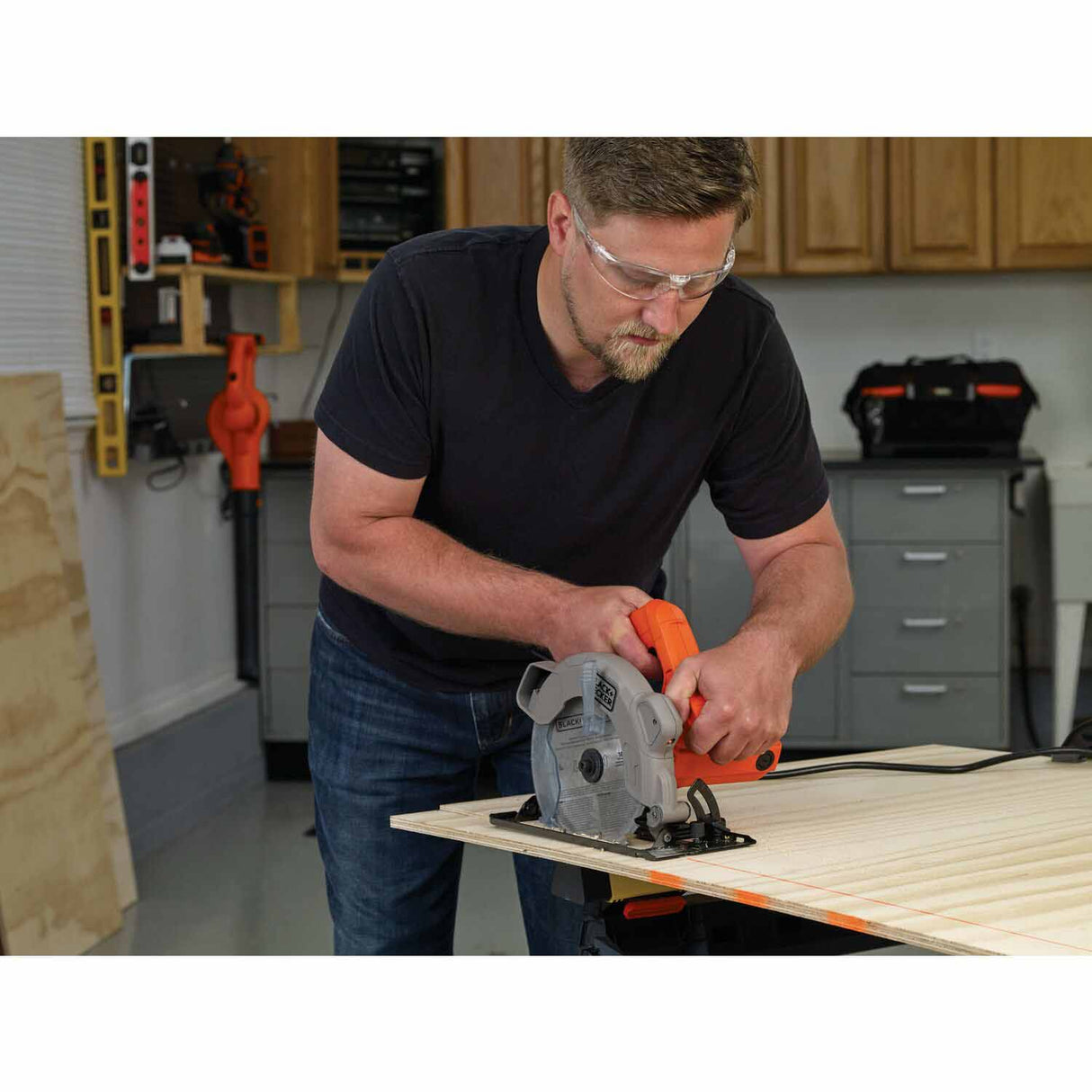 Black & Decker BDECS300C 13-Amp 7-1/4-in Corded Circular Saw - 7