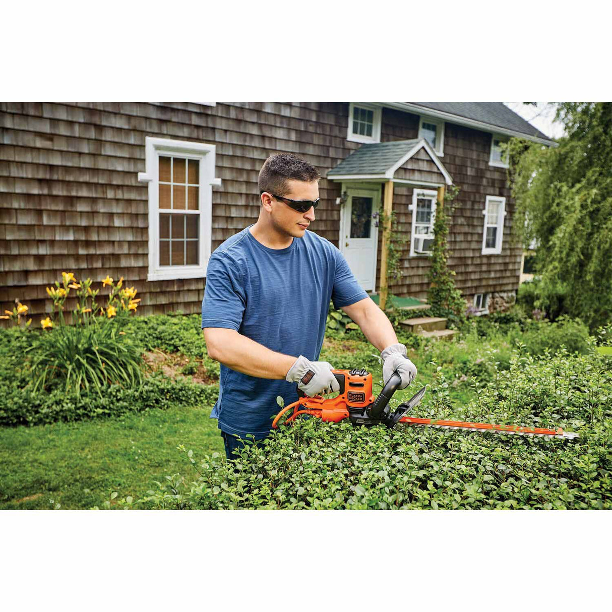 Black & Decker BEHTS400 22 in. SAWBLADE™ Electric Hedge Trimmer - 10