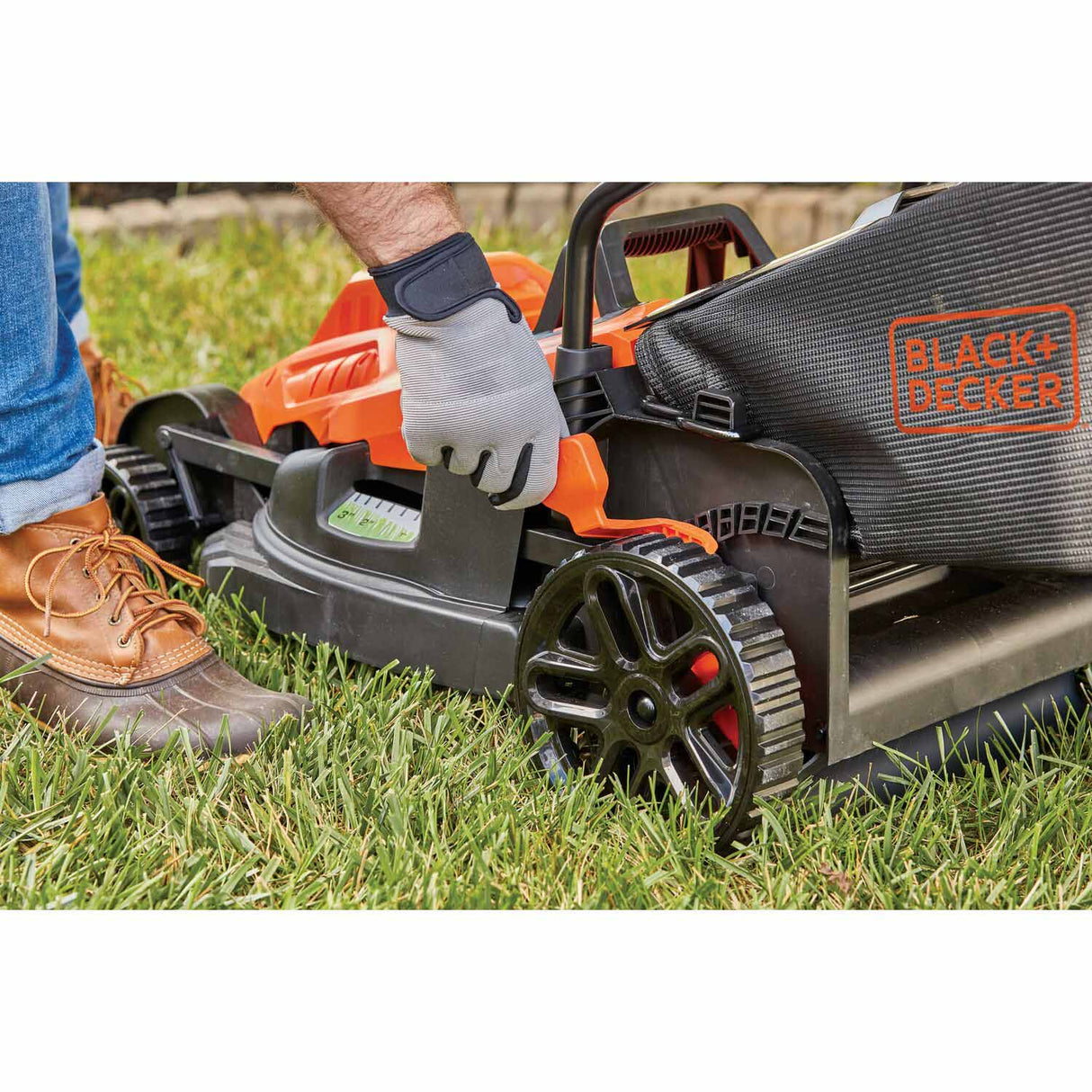 Black & Decker BEMW472BH 10 Amp 15 in. Electric Lawn Mower with Comfort Grip Handle - 5