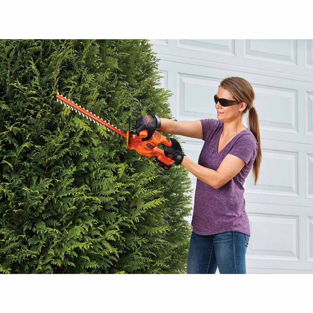 Black & Decker LHT218C1 20V MAX* 18 in. Cordless Hedge Trimmer - 4