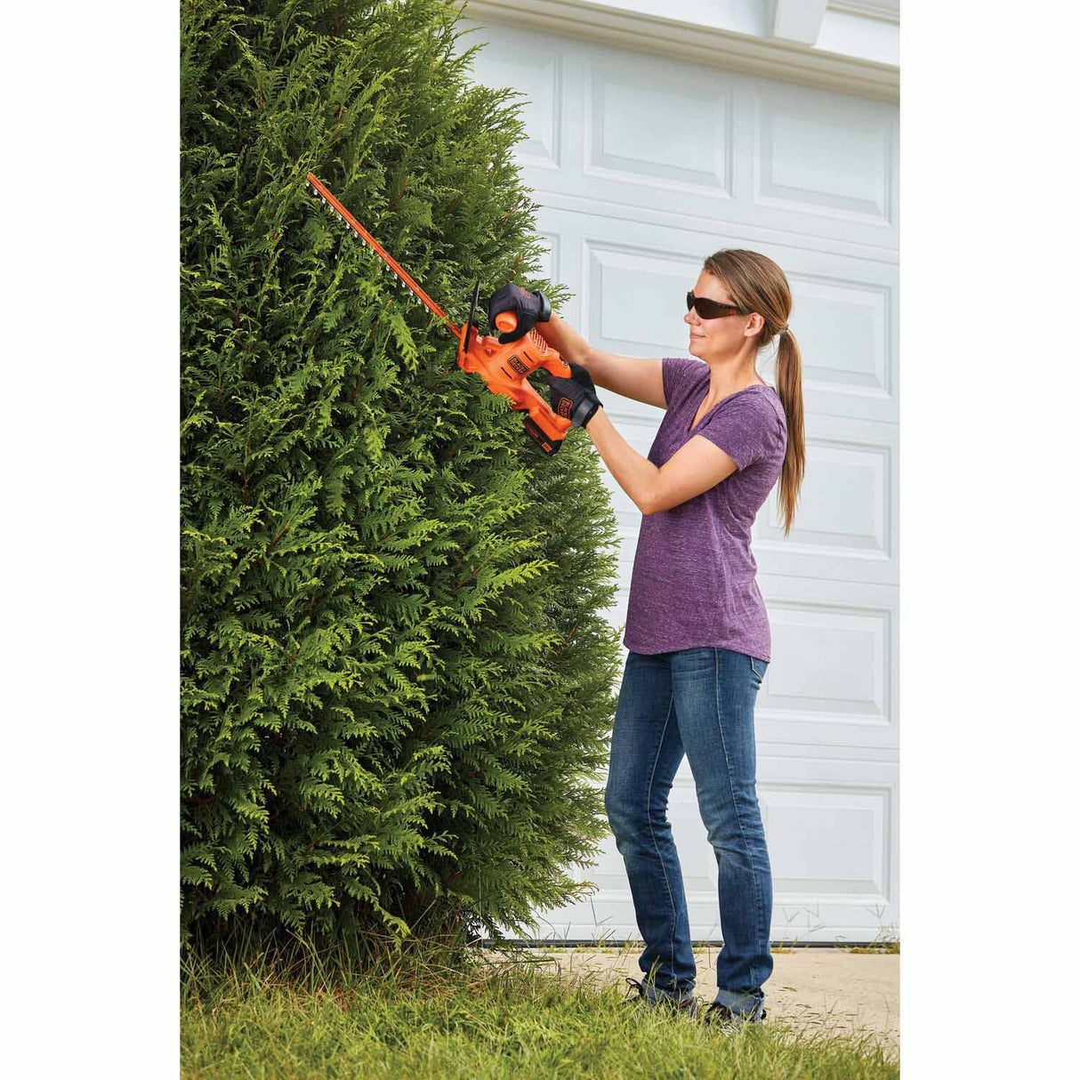 Black & Decker LHT218C1 20V MAX* 18 in. Cordless Hedge Trimmer - 5