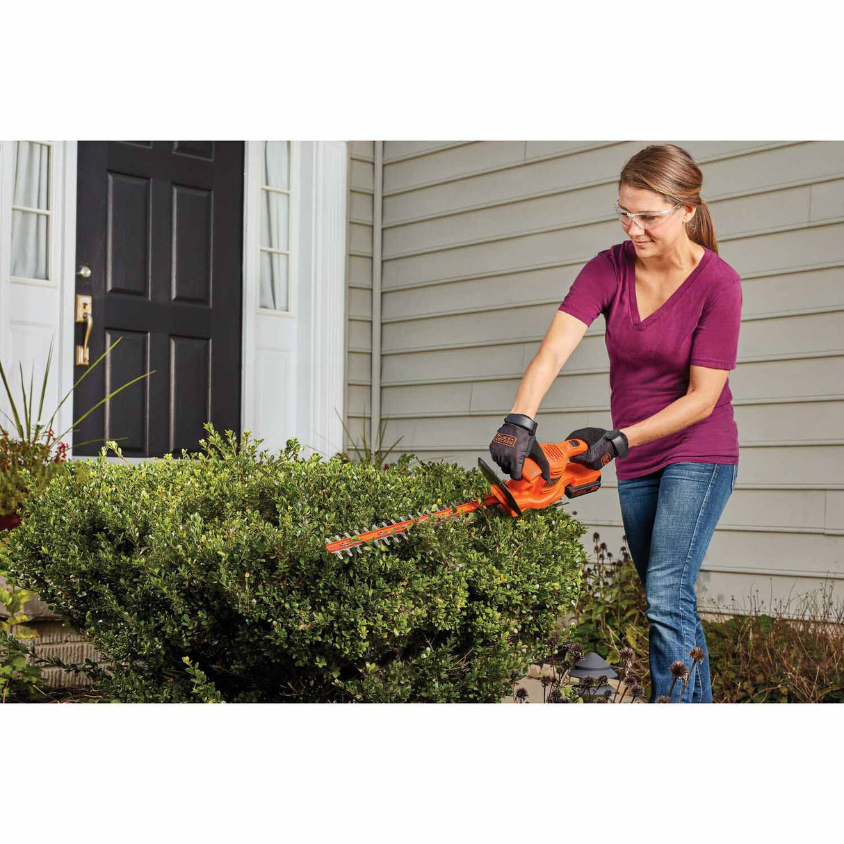 Black & Decker LHT218C1 20V MAX* 18 in. Cordless Hedge Trimmer - 6