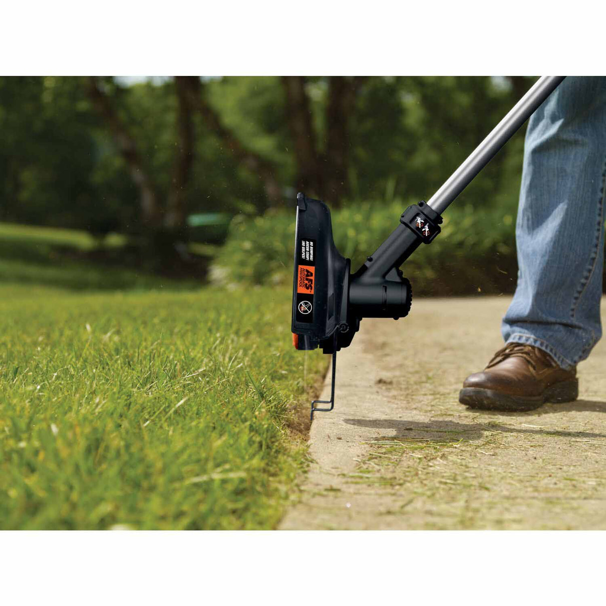 Black & Decker LST136B 40V MAX* Lithium High Performance String Trimmer with PowerCommand™ (LST136B) - 3