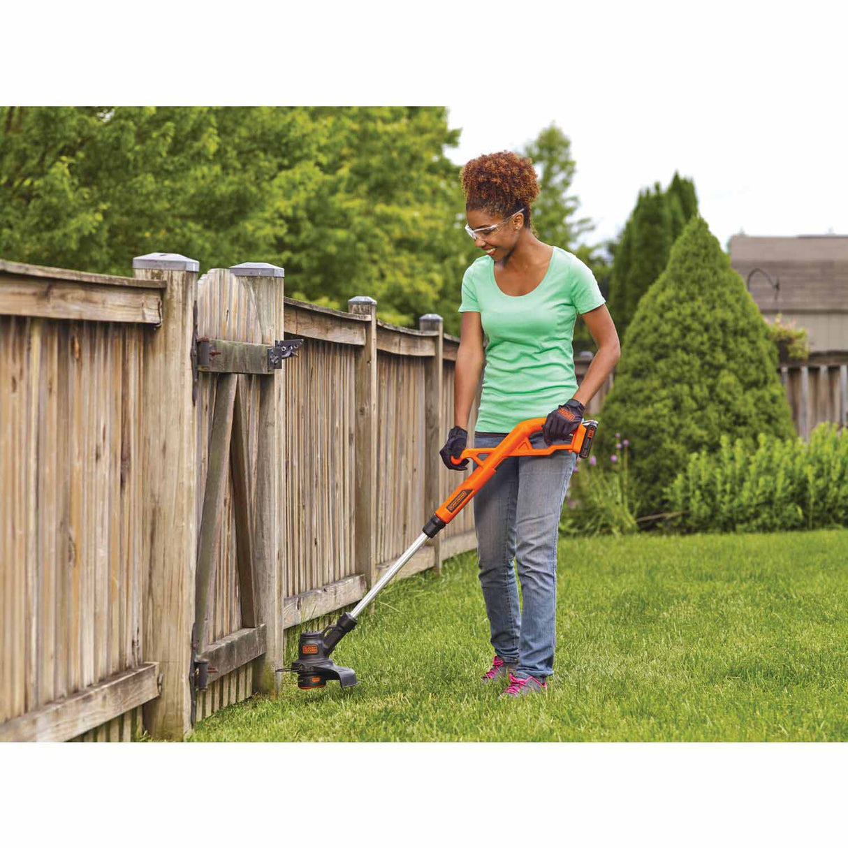 Black & Decker LST201 20-volt MAX 10-in Straight Cordless String Trimmer and Edger - 4