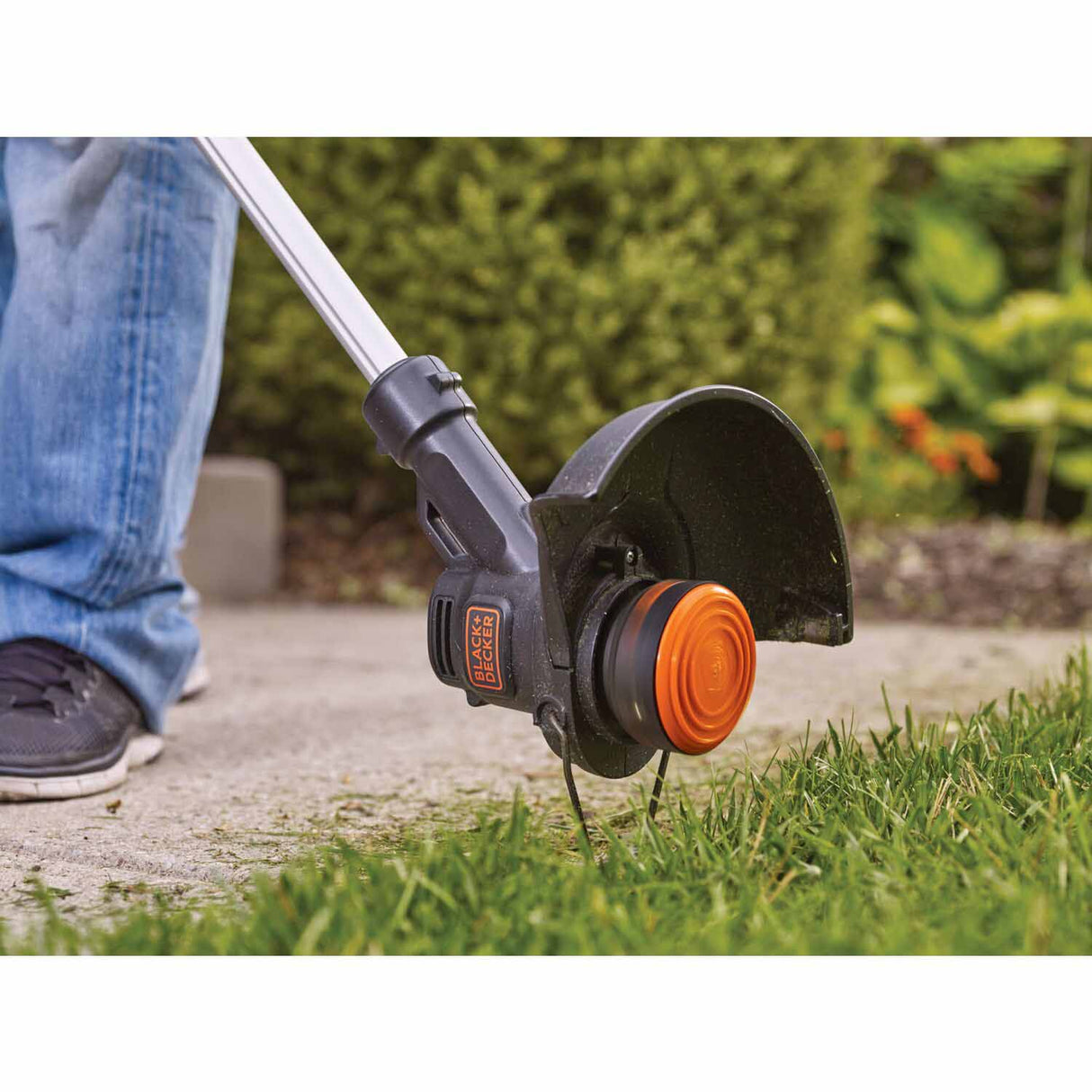 Black & Decker LST201 20-volt MAX 10-in Straight Cordless String Trimmer and Edger - 6