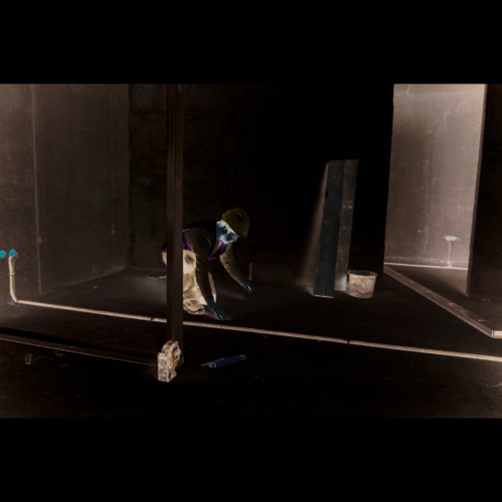 Bosch GCL100-40G Green-Beam Self-Leveling Cross-Line Laser with Plumb Points - 8