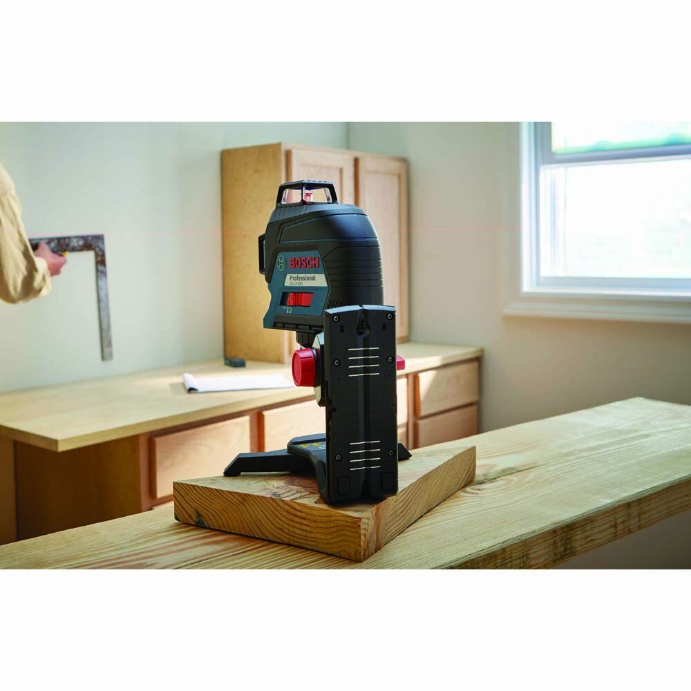 Bosch GLL3-300 360? Three-Plane Leveling and Alignment-Line Laser - 7