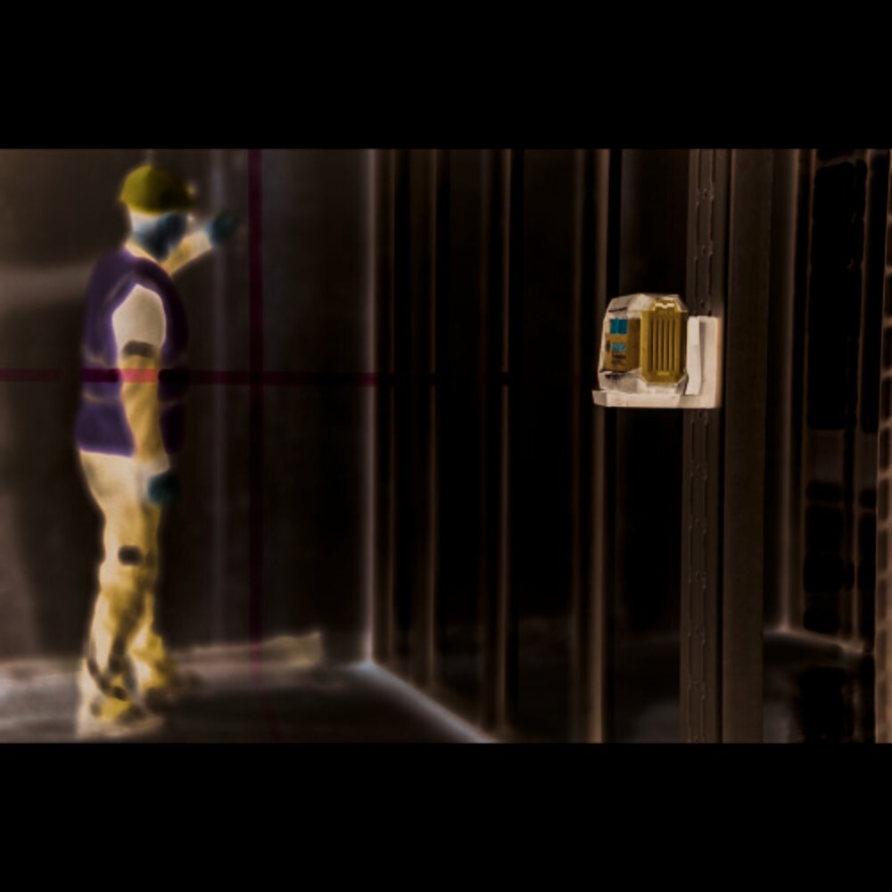 Bosch GLL50-20GL Self-Leveling Cross-Line Laser with Li-ion Battery - Green - 8