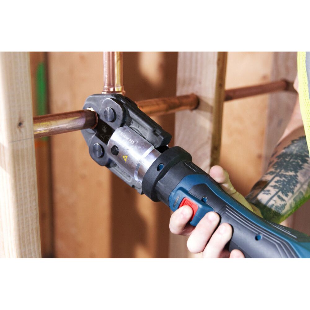 Bosch GPT18V-32L14 Press Tool Kit W/ 1/2", 3/4", and 1" Jaws, (1) CORE18V 4 Ah Battery & (1) GAL18V-40 18V Standard Charger - 6