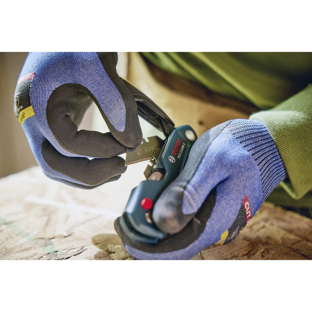 Bosch H11-14100-1 Folding and 18 mm Snap Off Utility Knife Set (2 Pack) - 5