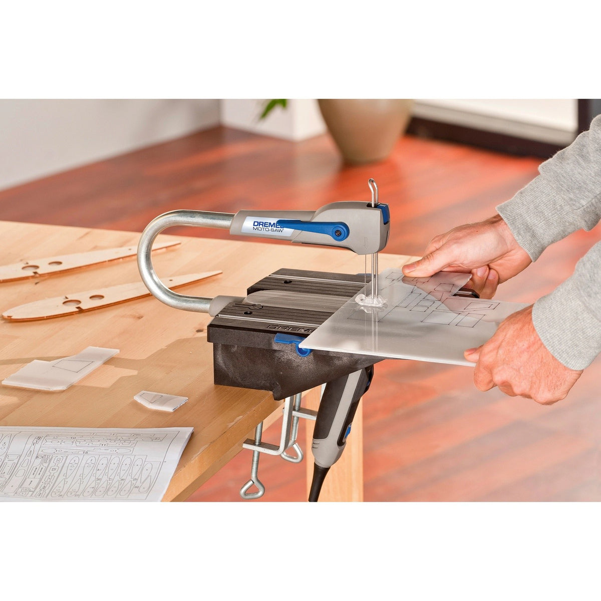 Bosch MS20-01 120 Volt Variable Speed Moto-Saw Scroll and Coping Saw Kit with 9.84" Throat Depth - 4