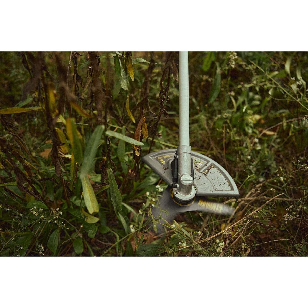 DeWalt DCBC580X2 60V MAX Brush Cutter Kit with 10 in. Tri-Tip Carbide Steel Blade and LED Display (2 Batteries) - 7