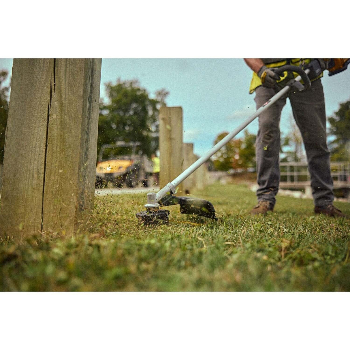 DeWalt DCST980X2 60V MAX Brushless 17.5 in. String Trimmer Kit with LED Display and D-Ring Handle (2 Batteries) - 7