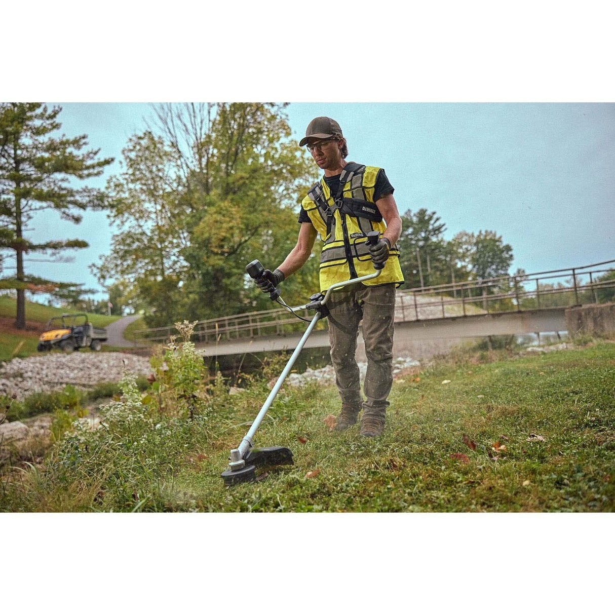 DeWalt DCST981B 60V MAX String Trimmer with Bike Handle, LED Display, 17.5 in. Swath (Tool Only) - 6