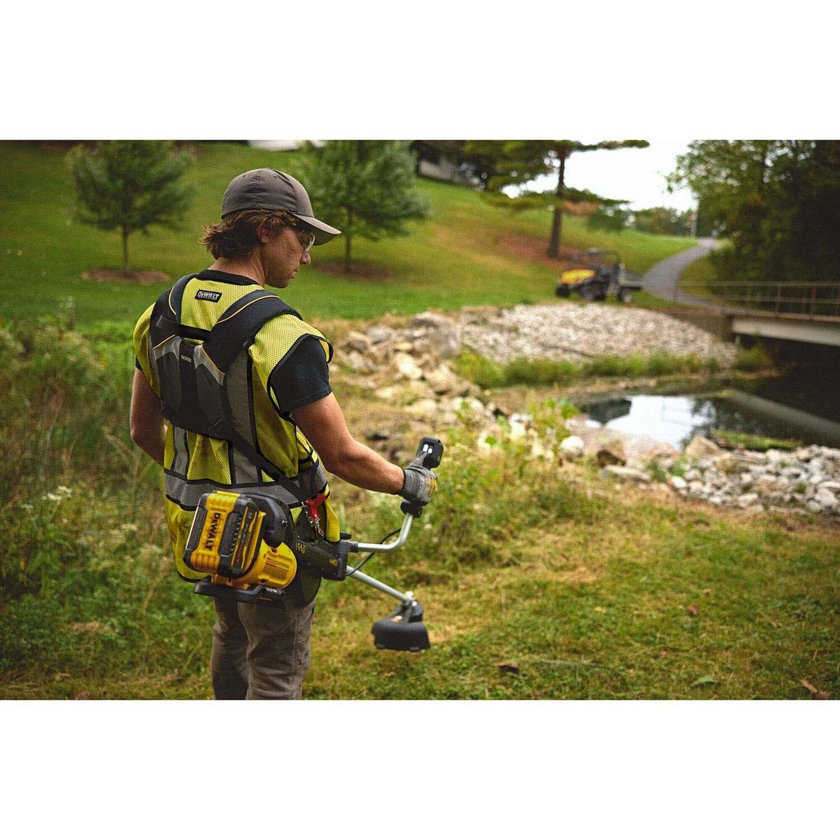 DeWalt DCST981B 60V MAX String Trimmer with Bike Handle, LED Display, 17.5 in. Swath (Tool Only) - 7