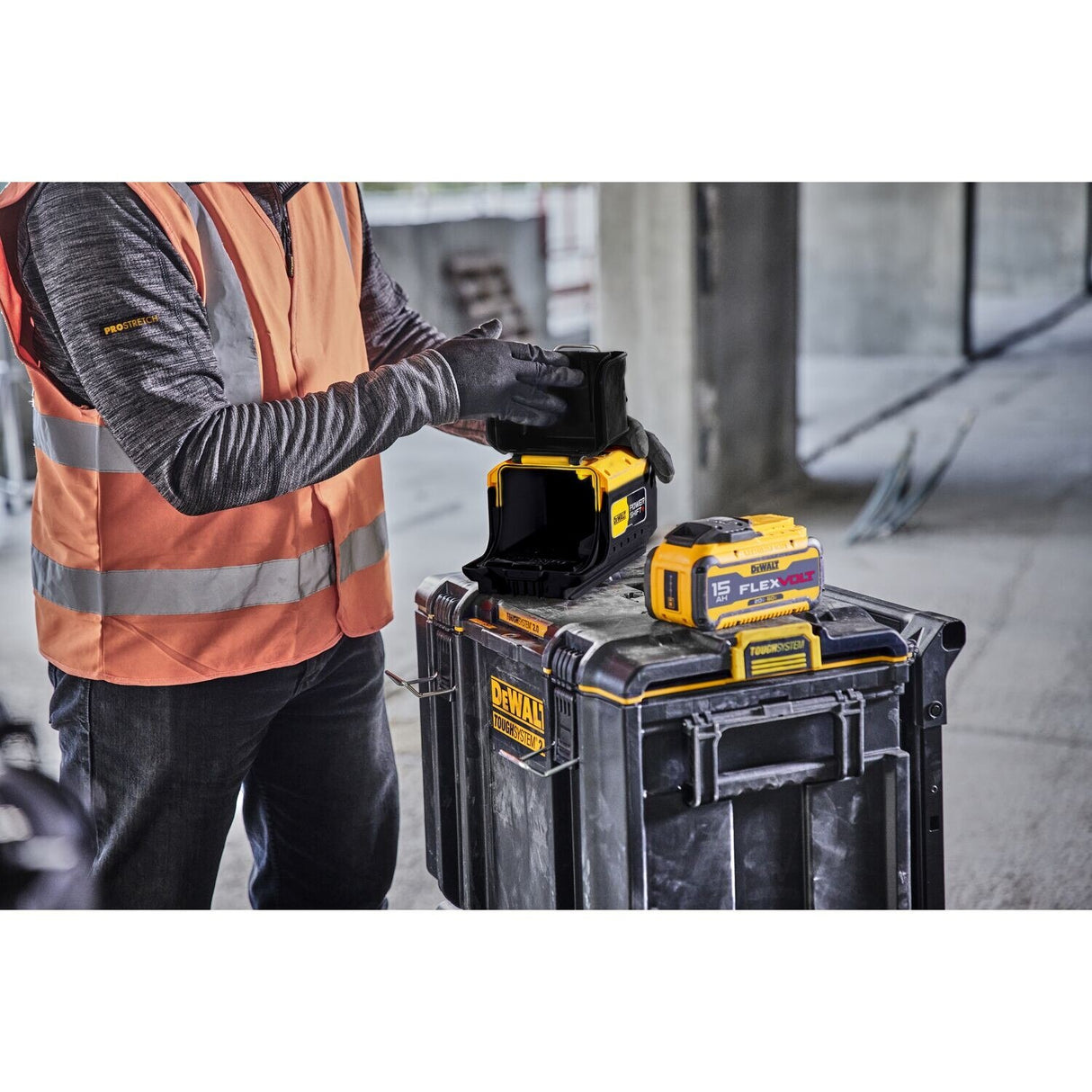 DeWalt DCAFVPS Flexvolt To Powershift Adapter - 13