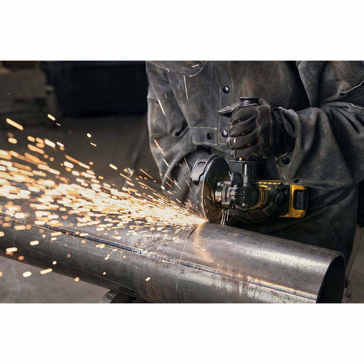DeWalt DCG402B 20V MAX* ATOMIC 4.5 in. Angle Grinder (Tool Only) - 19