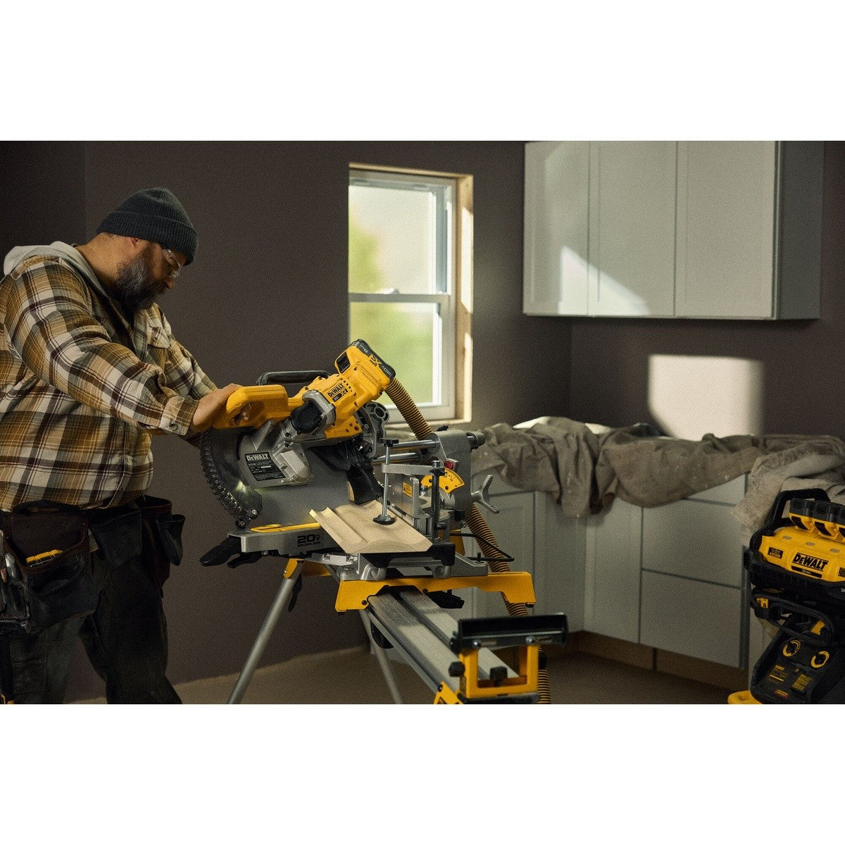 DeWalt DCS785WW1 20V MAX* XR 12" Double Bevel Sliding Miter Saw Kit - 8
