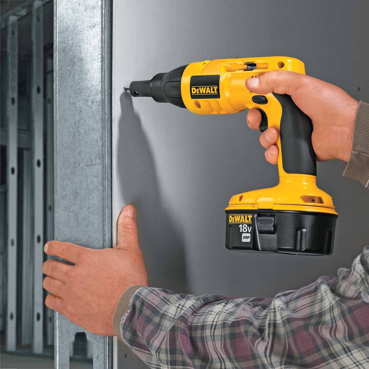 DeWalt DC520KA Heavy-Duty 18V Cordless Drywall / Deck Screwdriver Kit - 6