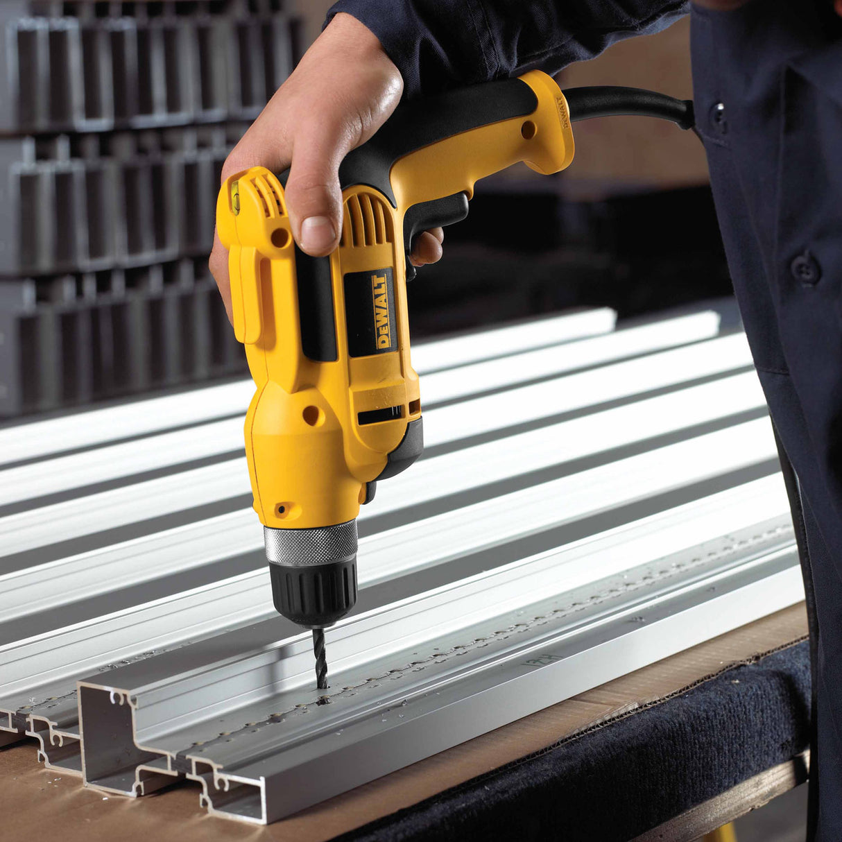 DeWalt DWD110K 3/8" Vsr Pistol Grip Drill Kit W/ Keyless Chuck 7.0 Amp - 4