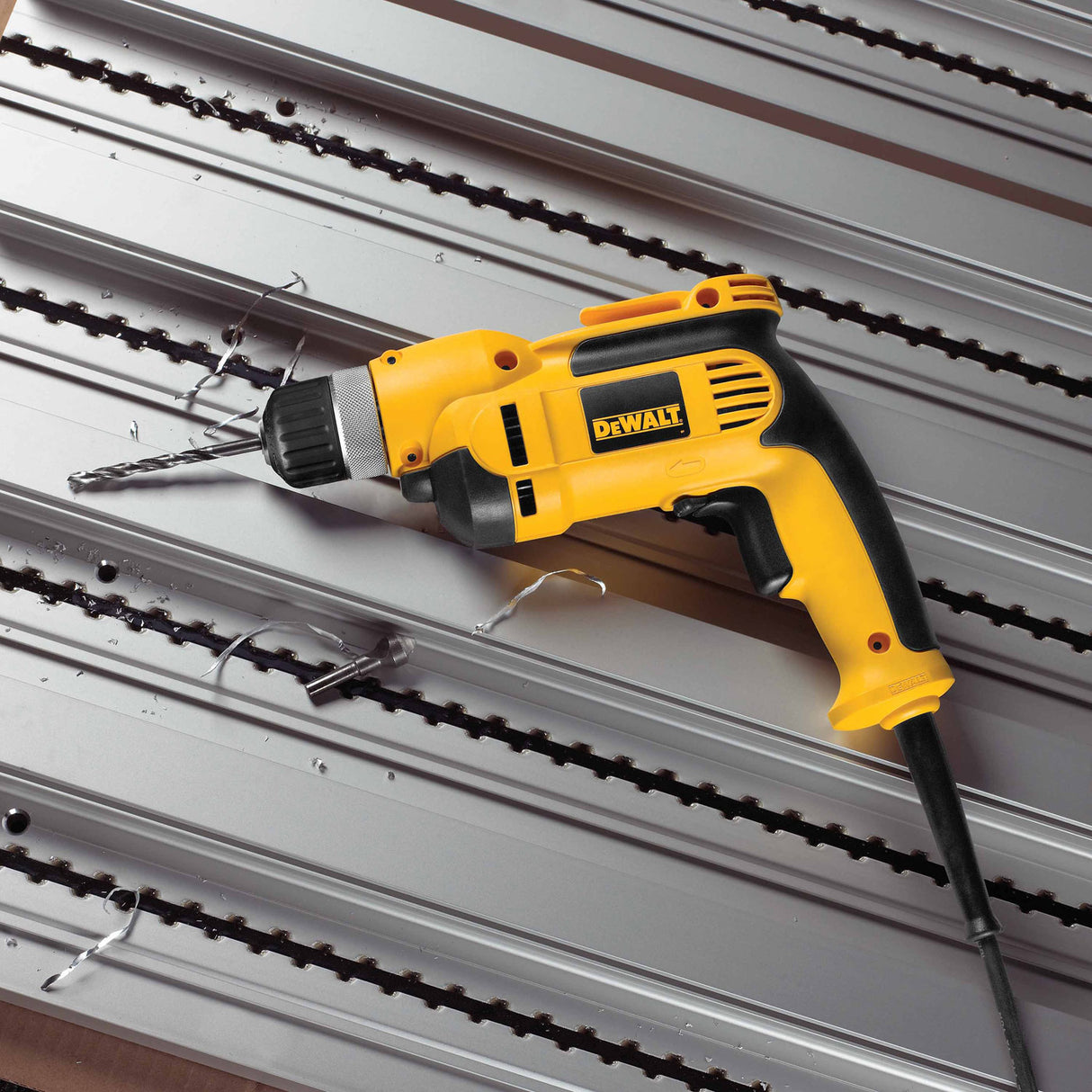 DeWalt DWD110K 3/8" Vsr Pistol Grip Drill Kit W/ Keyless Chuck 7.0 Amp - 7