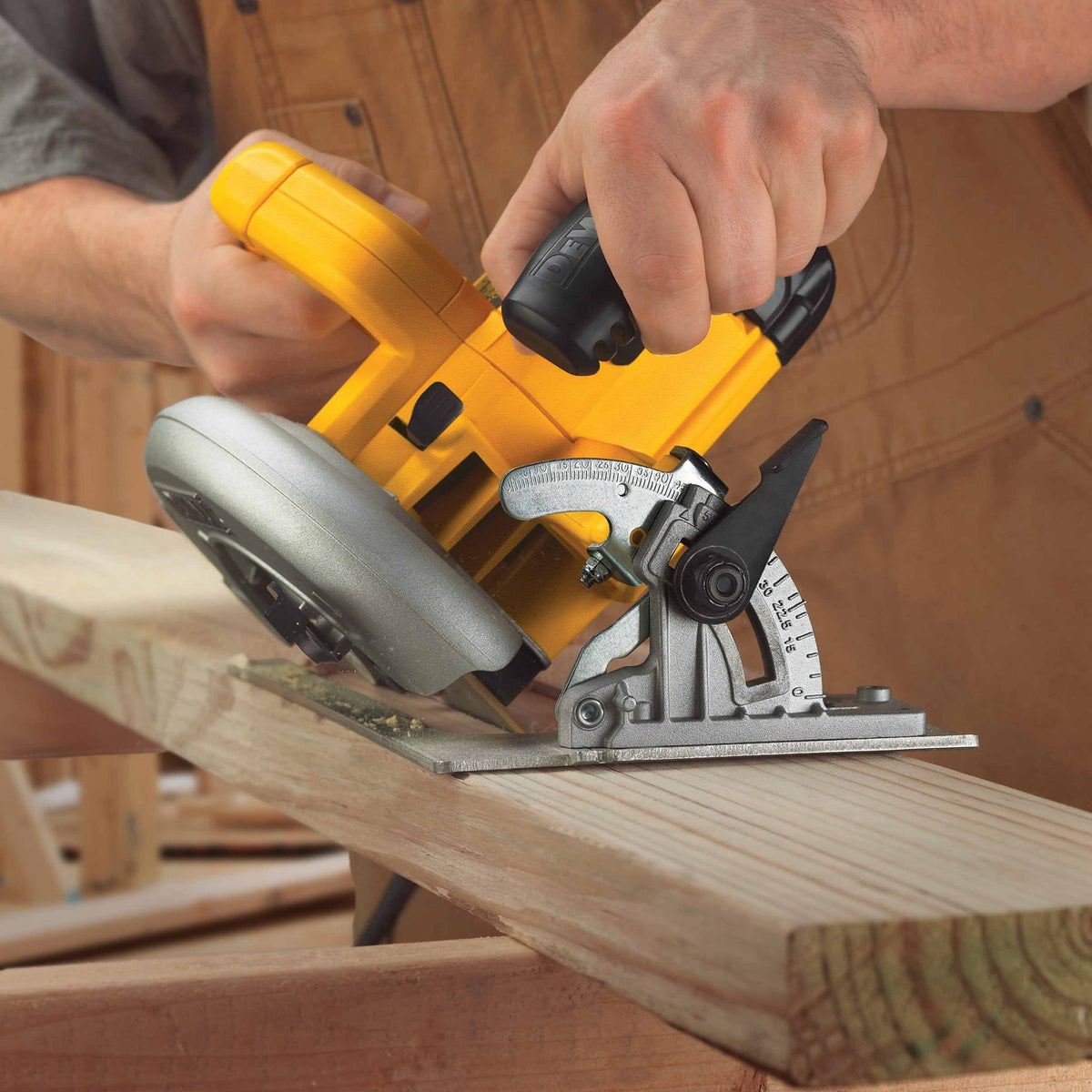 DeWalt DWE575 7-1/4" 15 Amp Lightweight Circular Saw - 7