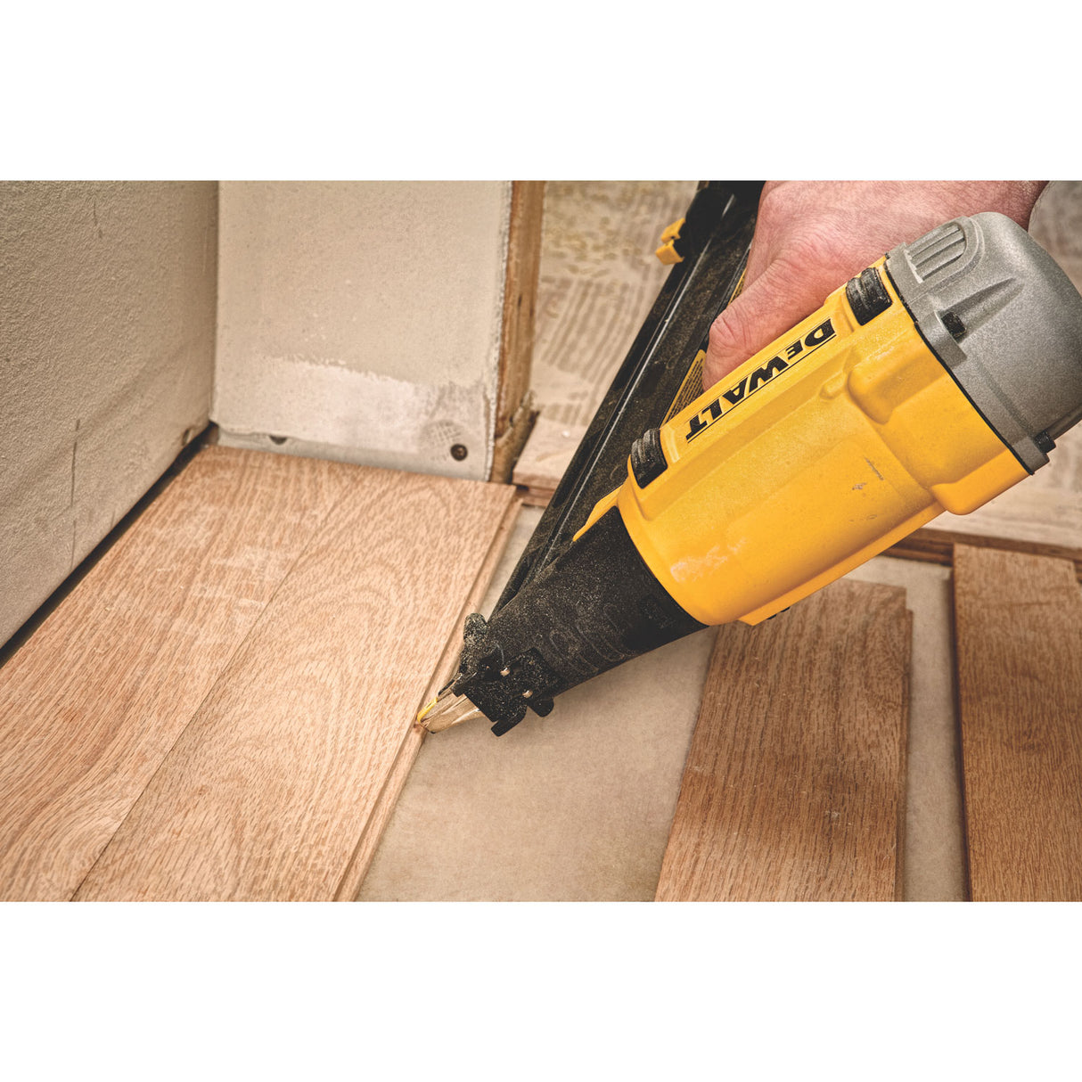 DeWalt DWFP72155 15 GA Precision Point DA Style Angle Finish Nailer - 5