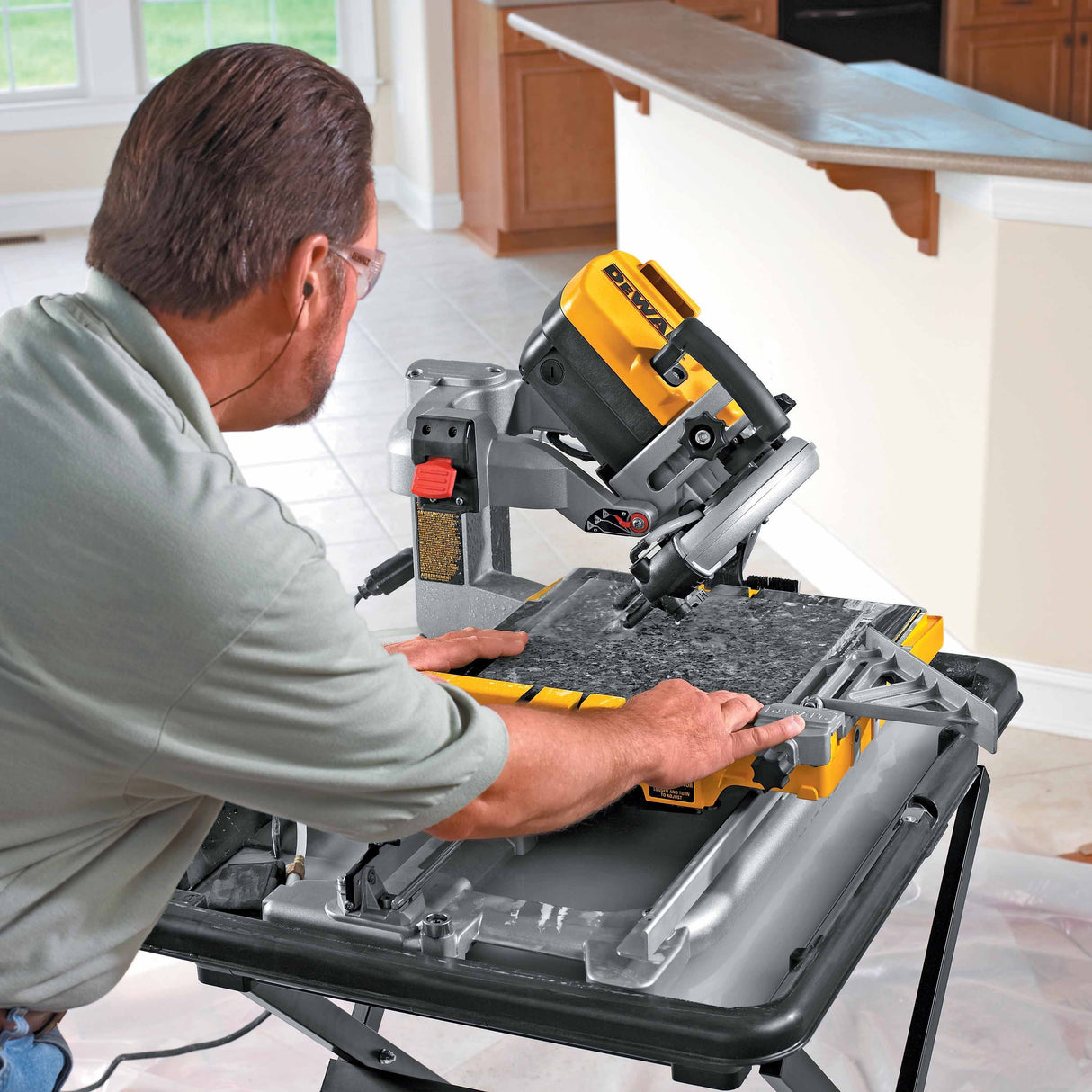 DeWalt D24000 Heavy-Duty 10" Wet Tile Saw - 6