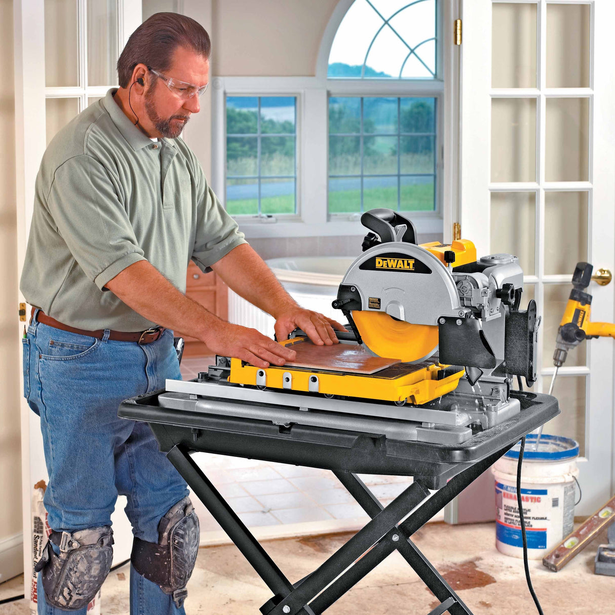 DeWalt D24000 Heavy-Duty 10" Wet Tile Saw - 13