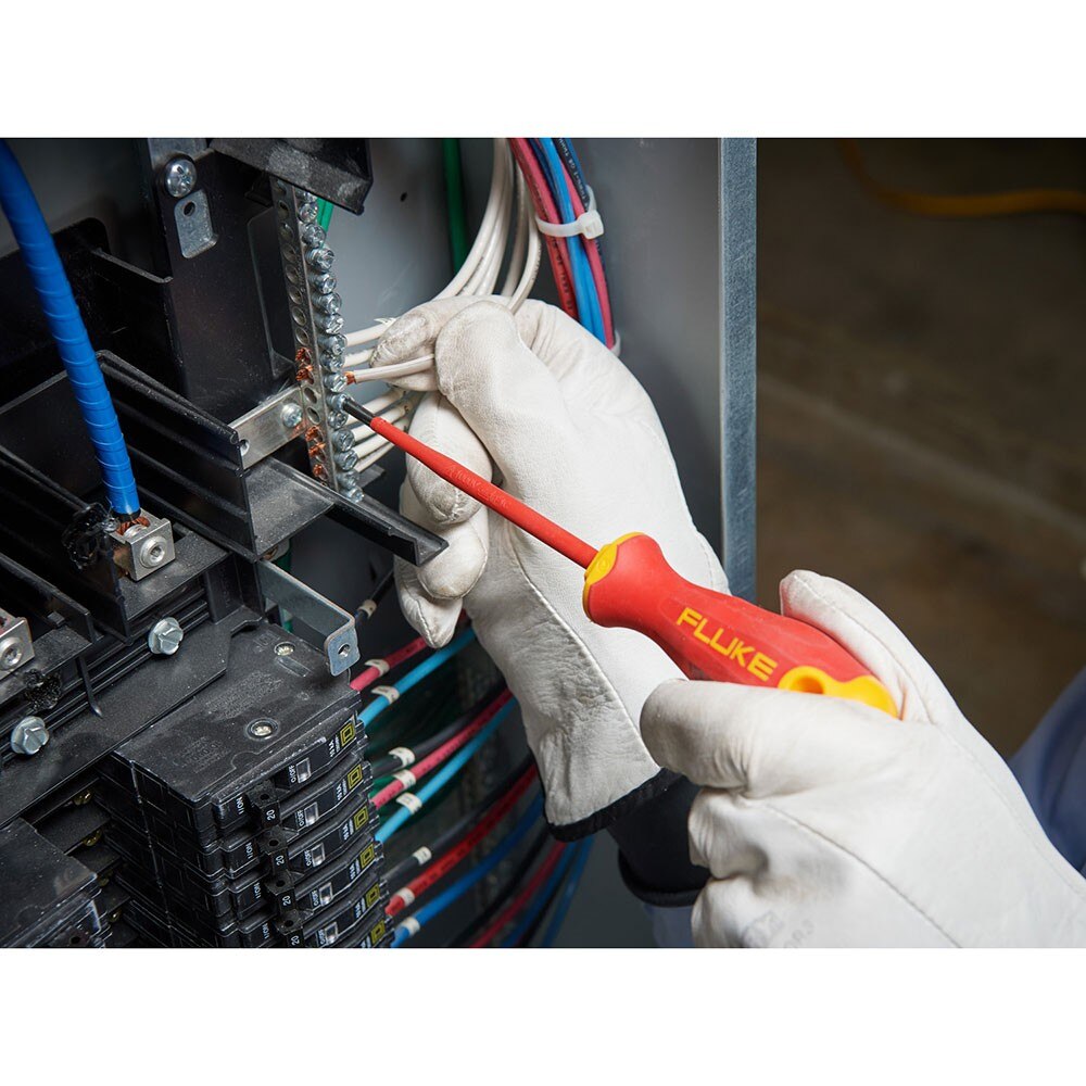 Fluke 5067338 ISQS2 Insulated Squared Screwdriver #2, 1000V - 4