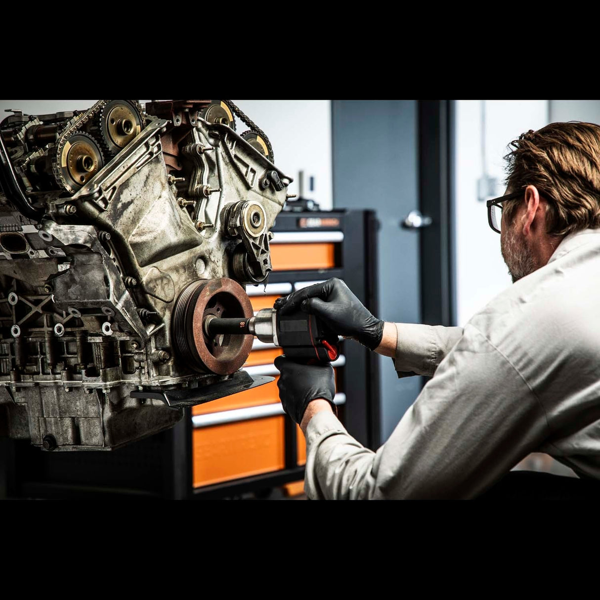 GearWrench GWMSISKHMM 3/8 in and 1/2 in Drive 6 Point Metric Standard and Deep Hi-Viz Impact Socket Set with Foam Storage Tray 20.25 in x 13.5 in x 2.0 in (68 Piece) - 7