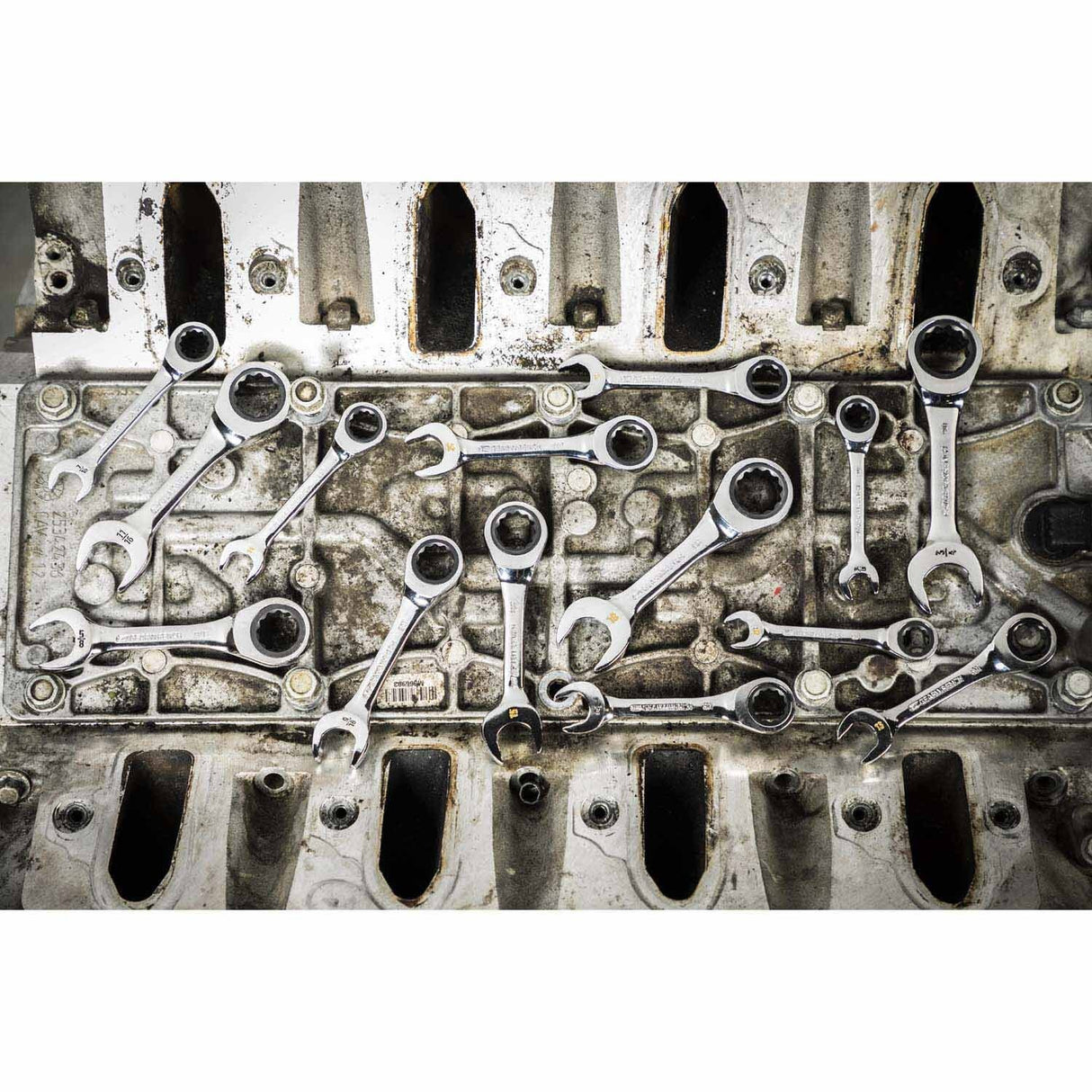 Gearwrench 86859 14 Piece 90-Tooth 12 Point SAE/Metric Stubby Ratcheting Combination Wrench Set - 2