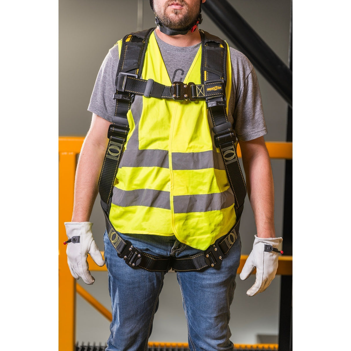 Guardian 21046 Cyclone Full Body Fall Protection Harness Size M-L with Quick-Connect Buckles - 6