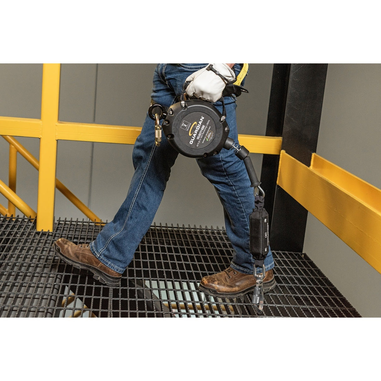 Guardian 4200109 20 ft Class 2 Leading Edge Self-Retracting Lifeline with Aluminum Carabiner - 5