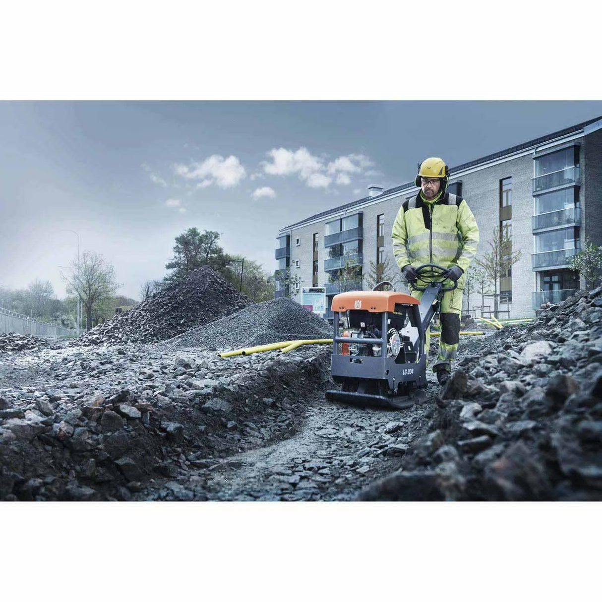 Husqvarna 967855201 LG 204 Reversible Plate Compactor with Honda GX200 Engine, 20 in. Plate - 4