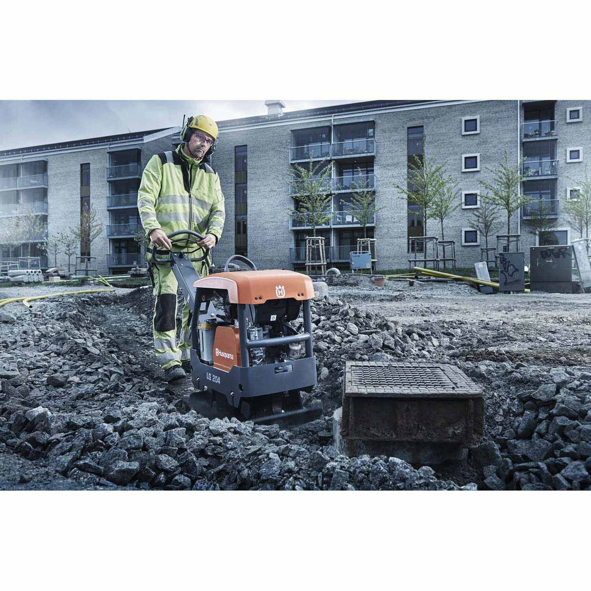 Husqvarna 967855201 LG 204 Reversible Plate Compactor with Honda GX200 Engine, 20 in. Plate - 5