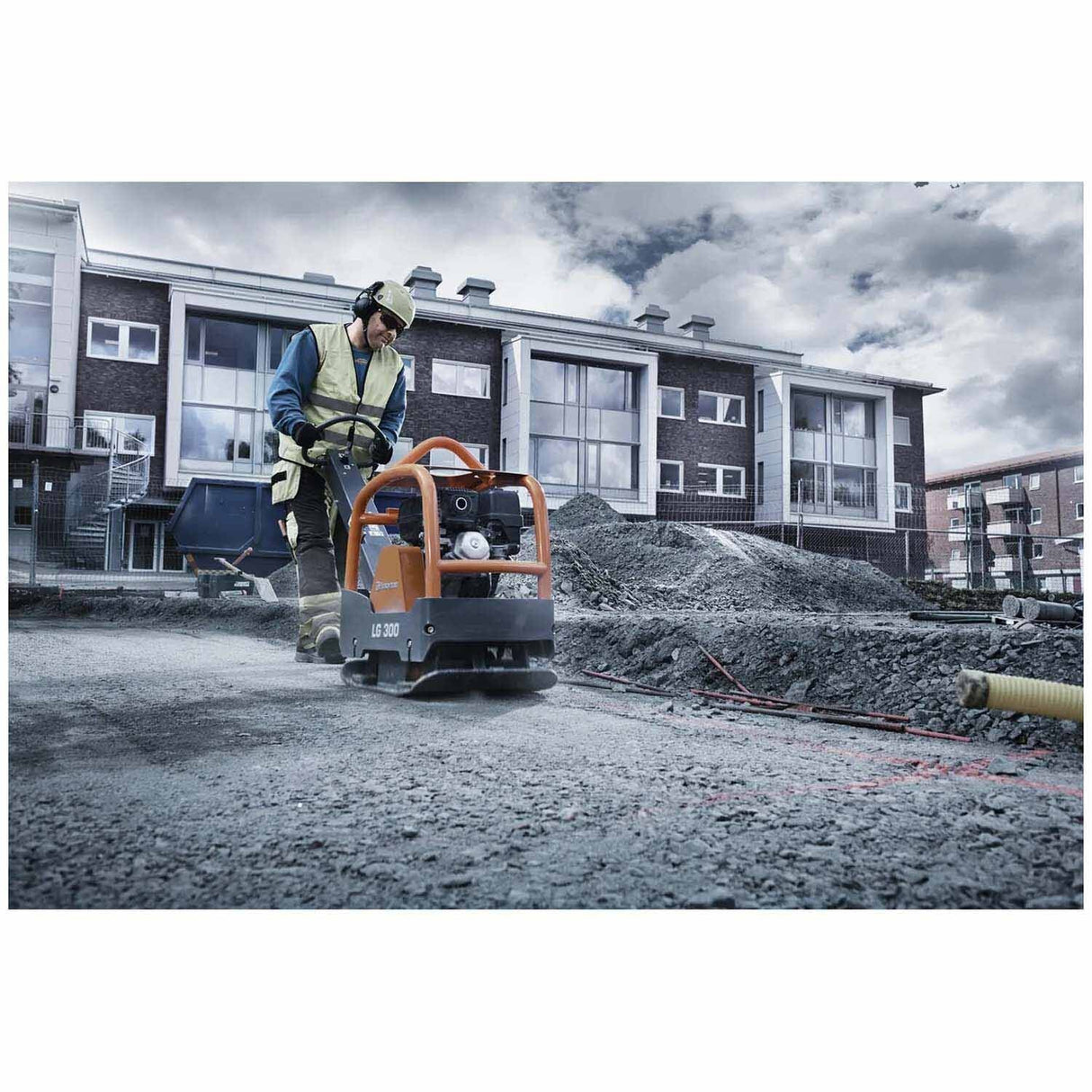 Husqvarna 967855302 LG 300 Reversible Plate Compactor with Honda GX270, 24 in. Plate - 5