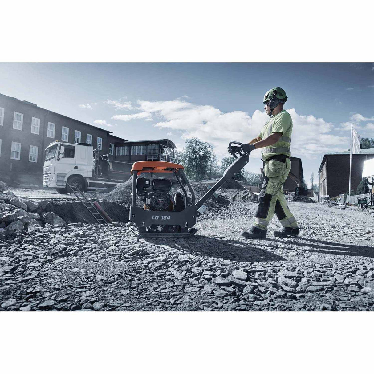 Husqvarna 967855601 LG 164 Reversible Plate Compactor with Honda GX160, 18 in. Plate - 4