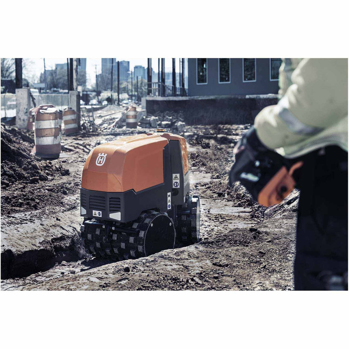 Husqvarna 967950801 LP 9505 Articulated Trench Compactor with Radio Remote and Diesel Engine - 7