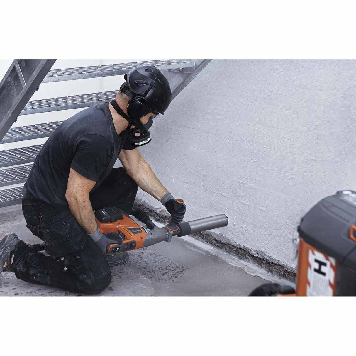Husqvarna 970493706 DM 540i Core Drill Kit with 2x BLi300 Batteries and QC500 Charger (US) - 8
