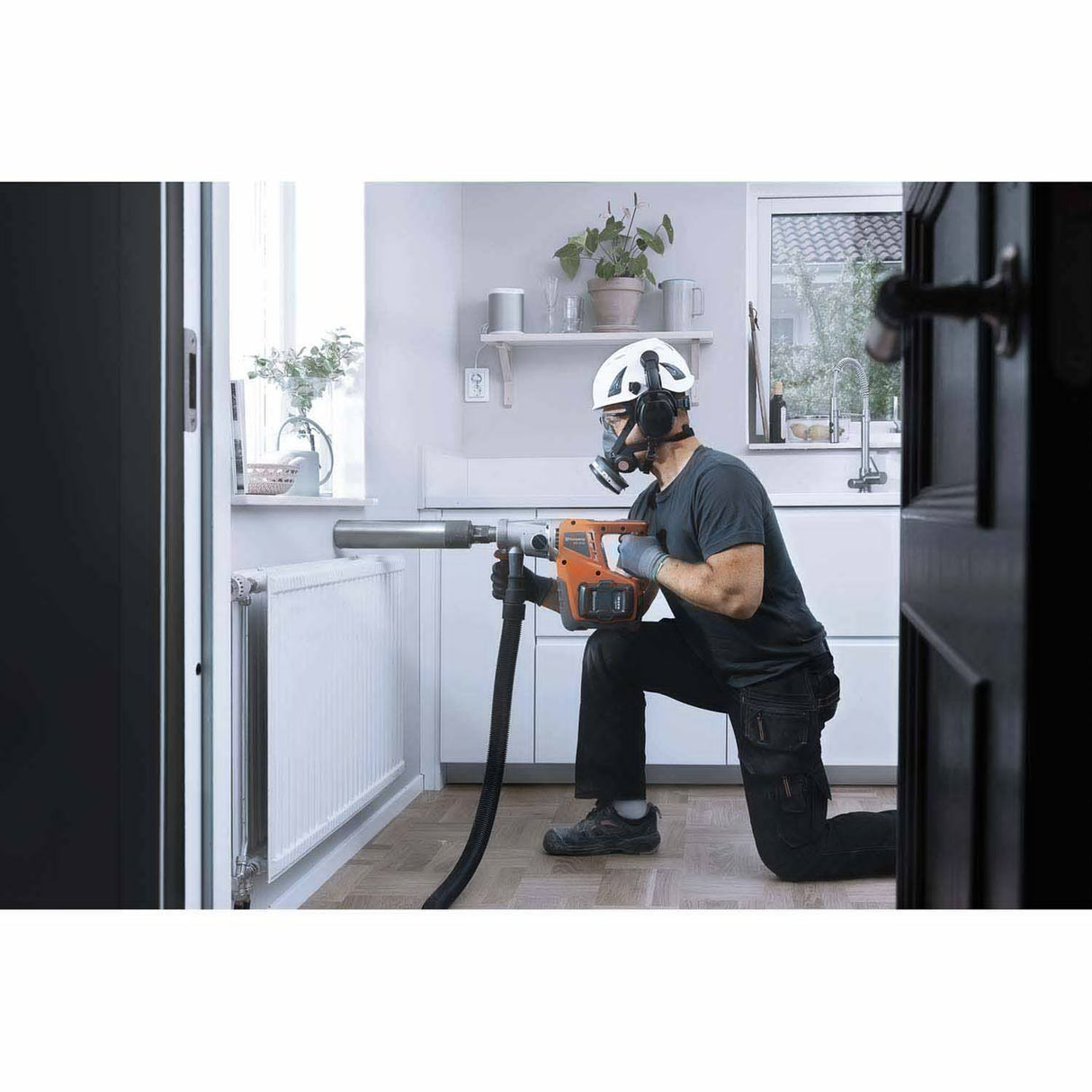 Husqvarna 970493706 DM 540i Core Drill Kit with 2x BLi300 Batteries and QC500 Charger (US) - 9