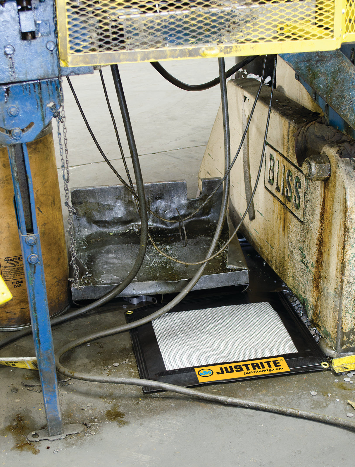 Justrite 28458 Drip Pad with 5-pack sorbents - 3