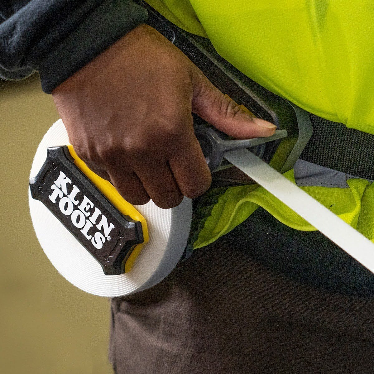 Klein 450-960 Hook and Loop Tape, 3/4 Inch x 25 Foot, White, Custom-Length Cable Ties (1 Roll) - 9