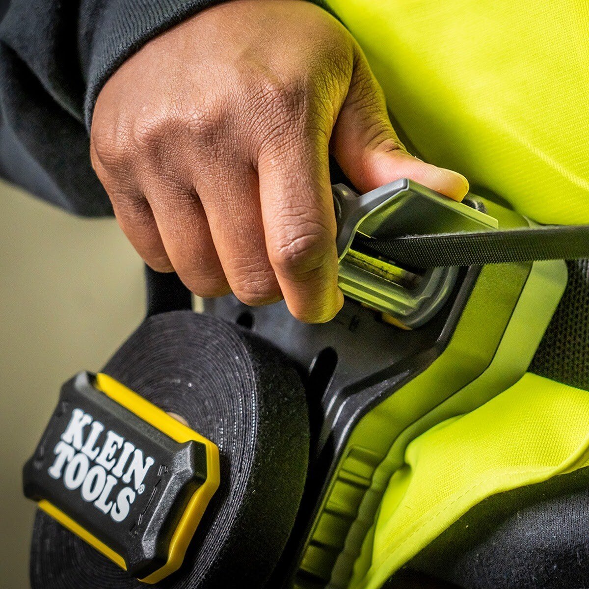 Klein 450-999 Replacement Blade and Cutting Mechanism for Hook and Loop Tape Dispenser - 8